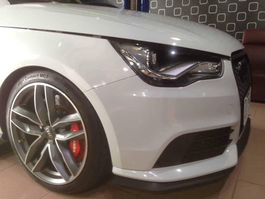 Audi A1 大燈內飾板改色工程 殺紅了眼!