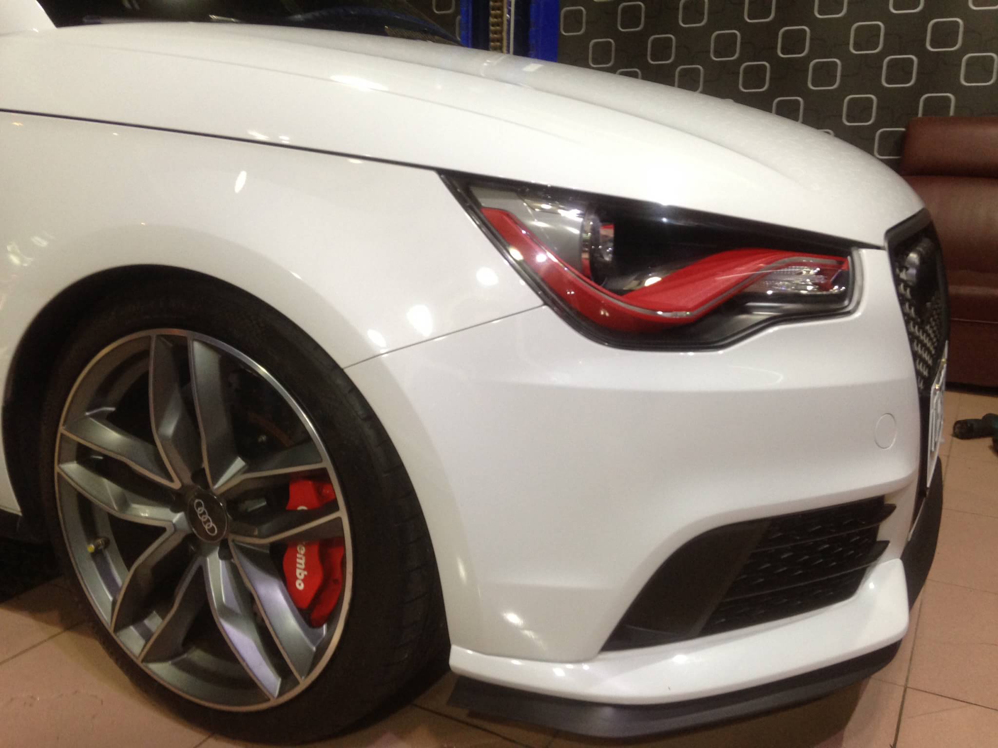 Audi A1 大燈內飾板改色工程 殺紅了眼!